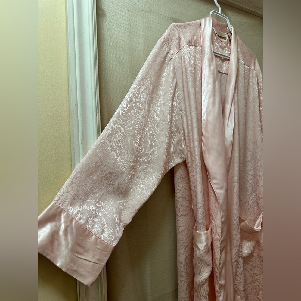 Vintage Victoria’s Secret Pink Satin Paisley Robe M 80s 90s Hong Kong - Picture 5 of 9